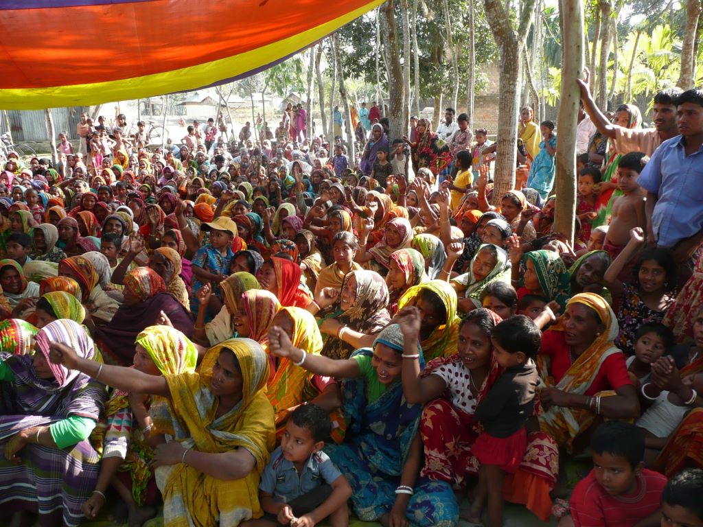 مؤتمر لنساء مزارعات في منظمة بنغلاديش كيشاني سابها Foto: Dominik Müller - Versammlung der Landarbeiterinnen der Bangladesh Kishani Sabha (BKS) im Distrikt Kurigram in Nordbangladesch