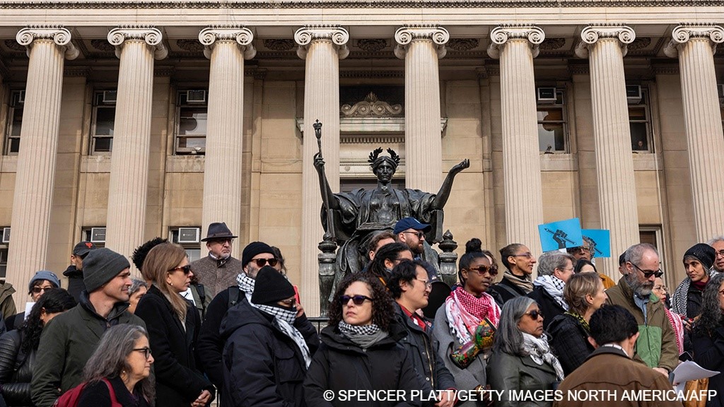 Groups of U.S. students protest in favour of the Palestinian cause