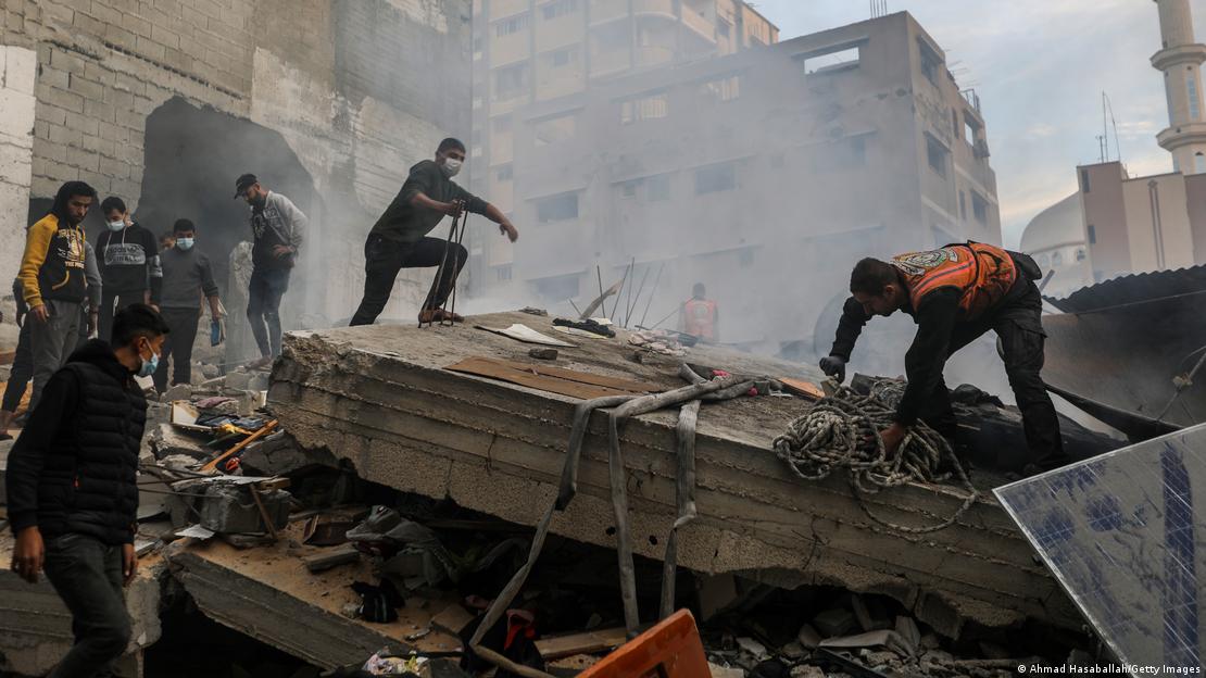 Search for people buried under rubble in Khan Younis