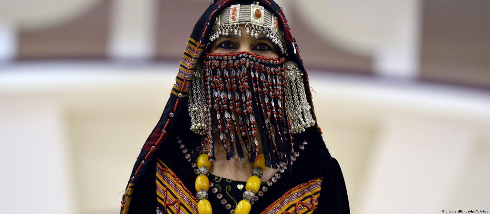  أزياء تقليدية في اليمن. Traditionelle Mode im Jemen Bild dpa