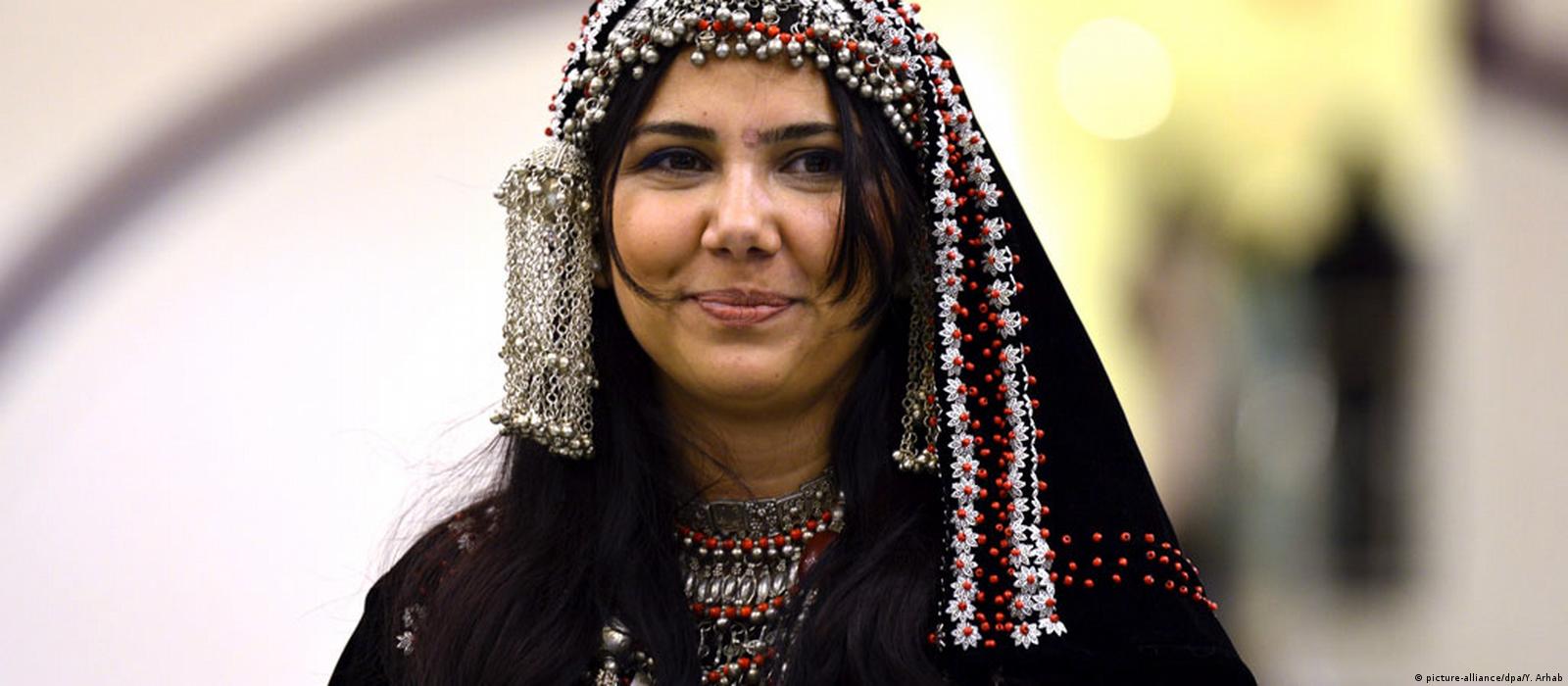  أزياء تقليدية في اليمن. Traditionelle Mode im Jemen Bild dpa