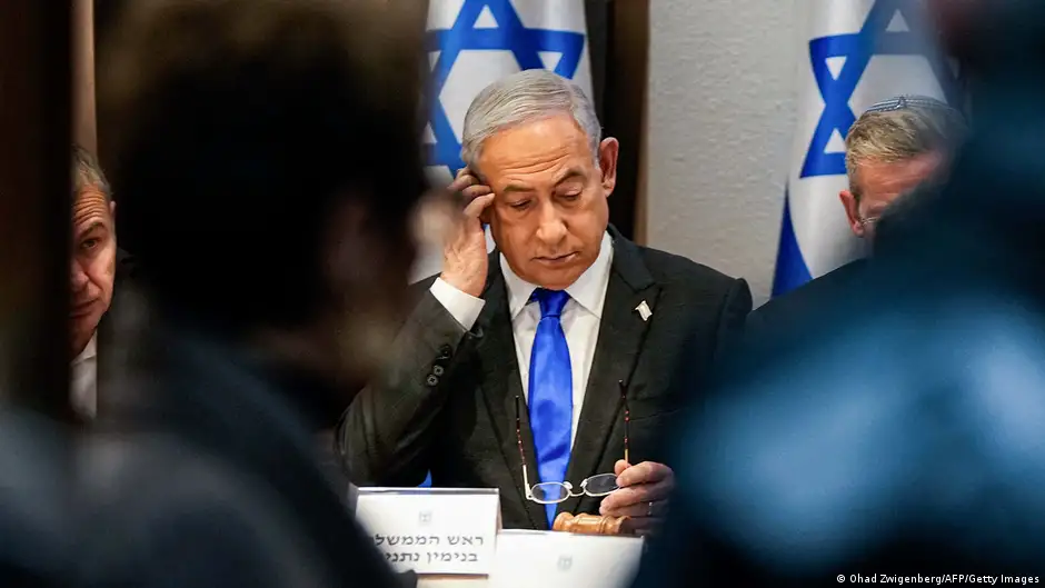 صورة من: Ohad Zwigenberg/AFP/Getty Images - رئيس الوزراء الإسرائيلي بنيامين نتنياهو.  Israels Premierminister Benjamin Netanjahu hat dem Sicherheitskabinett erstmals Pläne für Gaza nach dem Krieg vorgelegt .