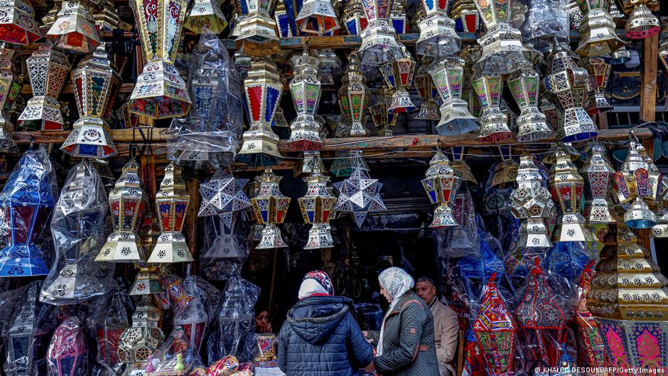  رمضان عبر العالم – مناسبة ذات خصوصية لملياري مسلم بأبعاد ثقافية واجتماعية على امتداد جغرافيا الكرة الأرضية. 06_Ramadan auf der ganzen Welt – ein besonderer Anlass für zwei Milliarden Muslime mit kulturellen und sozialen Dimensionen auf der ganzen Welt Foto Getty Images.jpg