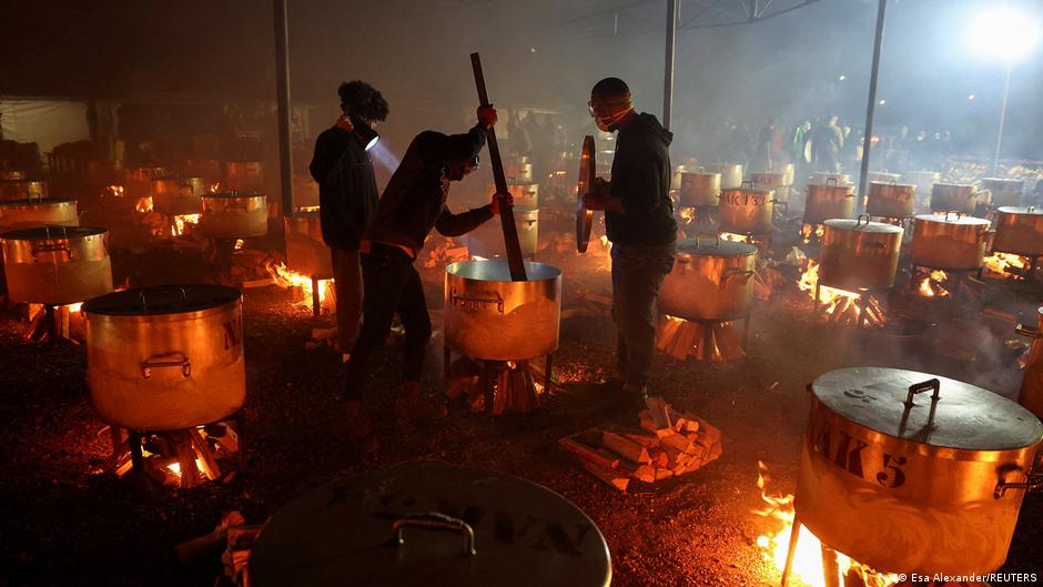 Volunteers from Cape Town's NGO, Nakhlistan help to prepare more than 180 pots of food for less fortunate families to celebrate the end of the Muslim fasting month of Ramadan, in Cape Town, South Africa