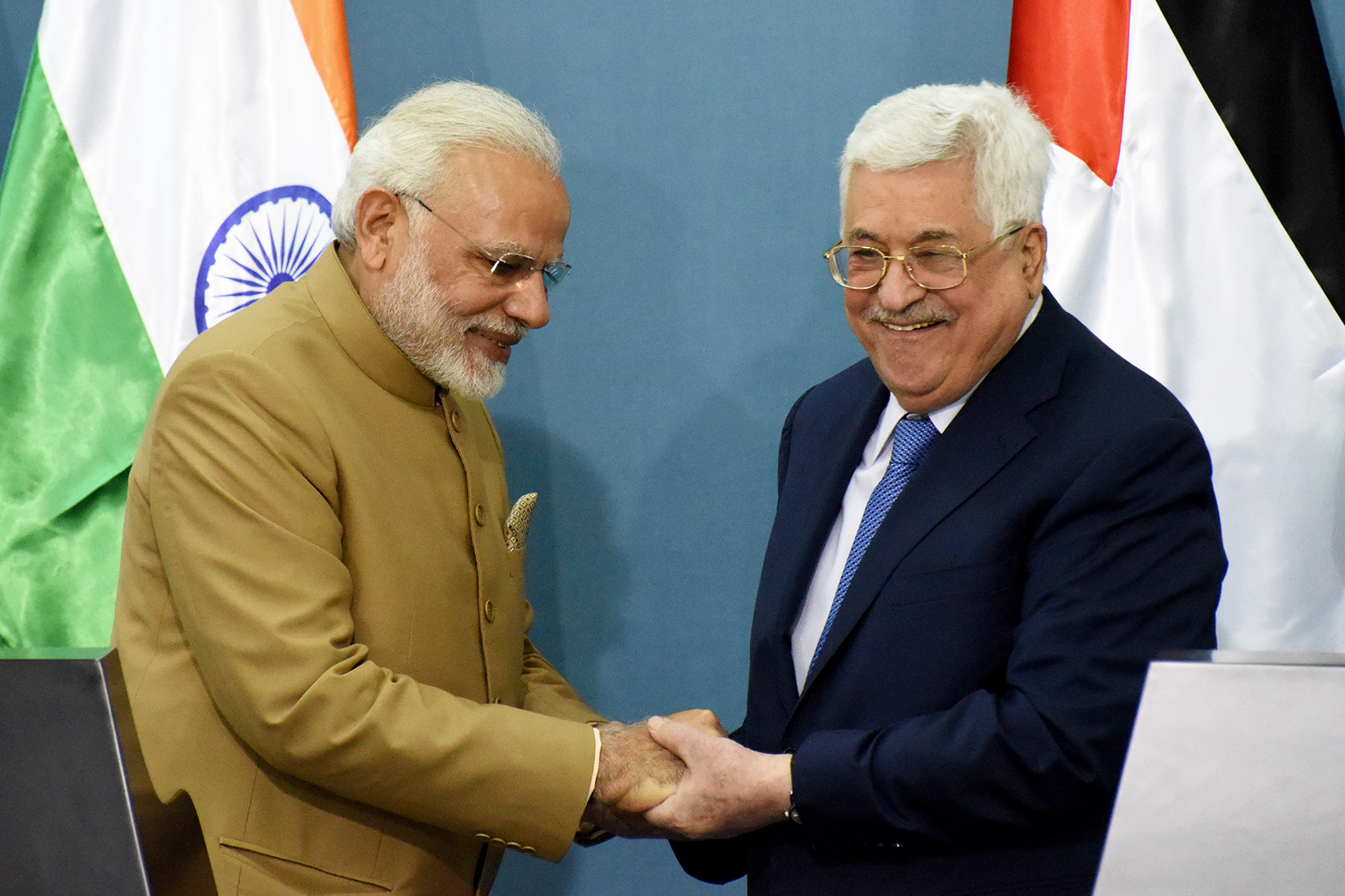 Indian Prime Minister Narendra Modi (left) and Palestinian President Mahmoud Abbas after signing a cooperation agreement in February 2018