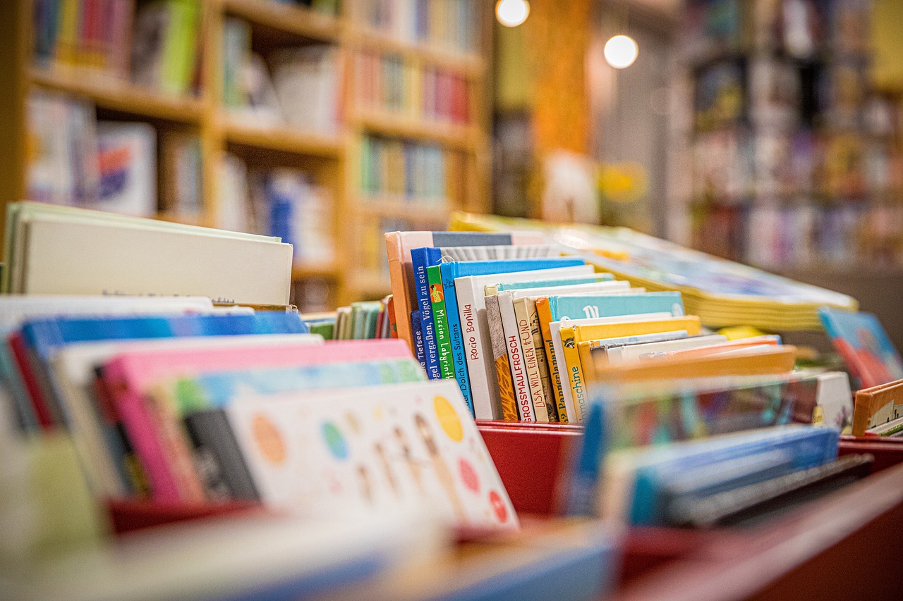 Bunte Kinderbücher in verschiedenen Sprachen. 