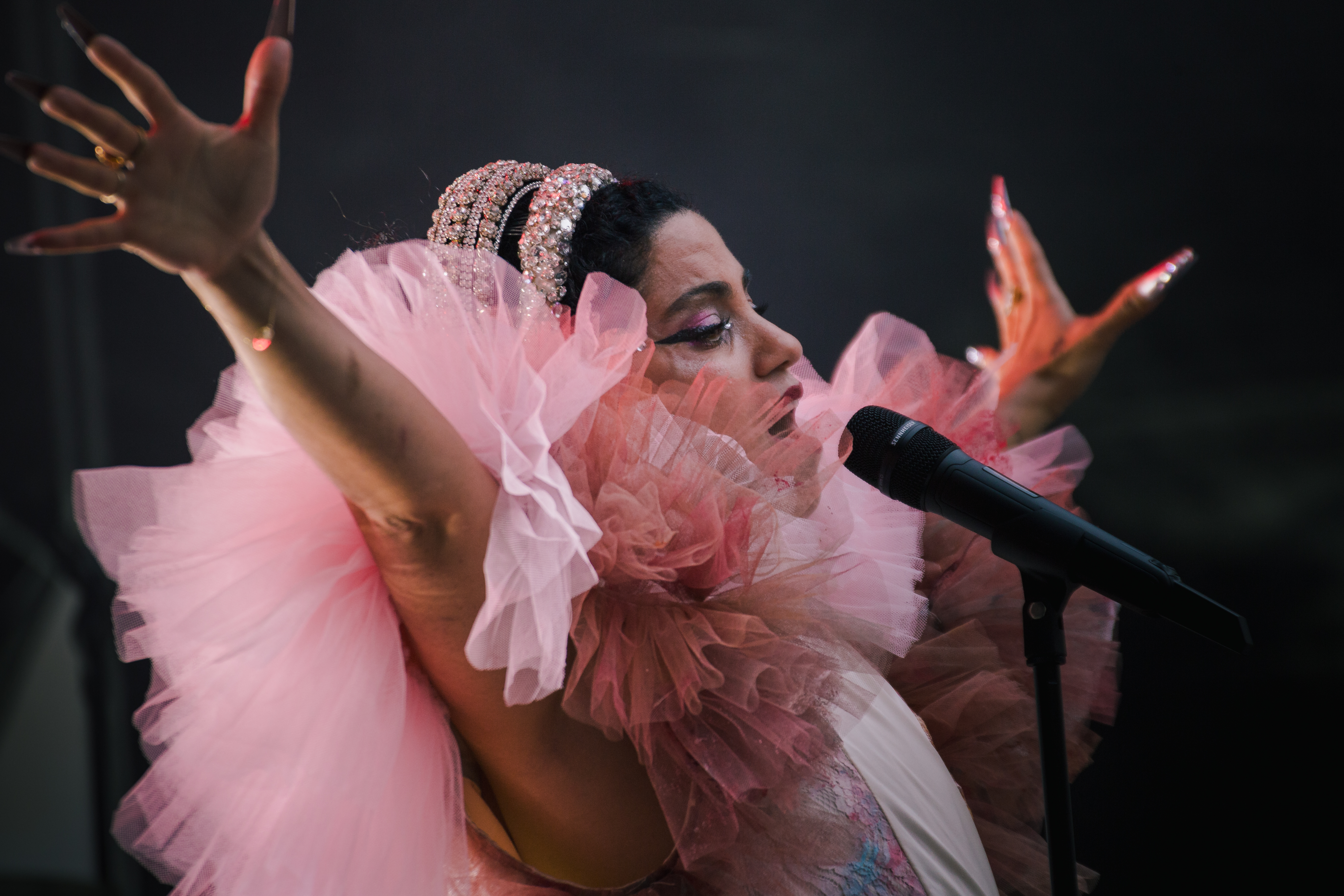 Emel Mathlouthi performing in a pink dress