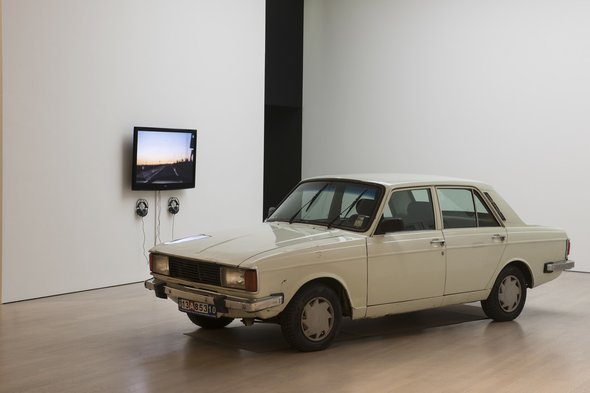 Anahita Razmi, The Paykan Project, 2010/11, Auto, 38 Schriftdokumente, 11-stündiger Videoloop; Foto: © Anahita Razmi