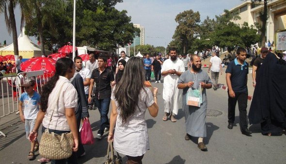 Visitors of the Algiers Book Fair (photo: Martina Sabra)