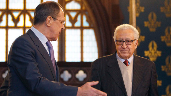 Russlands Außenminister Sergei Lavrov (l.) und Lakhdar Brahimi, der Sondergesandte der Vereinten Nationen und Arabischen Liga; Foto: Reuters/Sergei Karpukhin