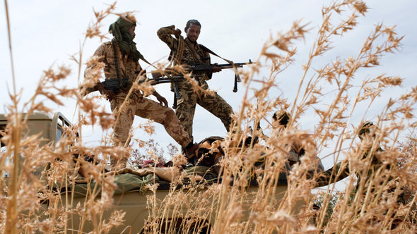 Bewaffnete Tuareg-Kämpfer in Nordmali; Foto: picture-alliance/Ferhat Bouda