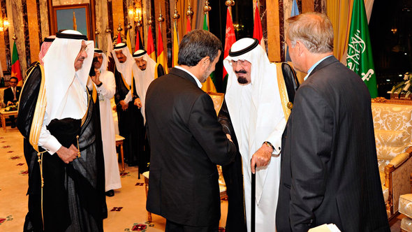 Der saudische König Abdullah und der iranische Präsident Ahmadinedschad auf dem OIC-Gipfel in Mekka; Foto: Reuters