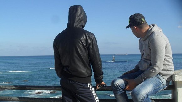 Algerian youth in the Algiers neighbourhood Bab el-Oued (photo: Bouadma Ratiba)