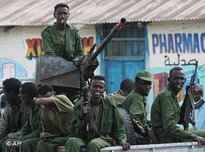 Soldaten der Übergangsregierung vor dem Einmarsch in Mogadischu; Foto: AP