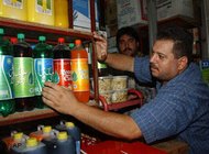 Lagerung von Mecca-Cola in einem Kiosk in der Westbank; Foto: AP