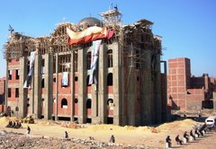 Von Sicherheitskräften abgeschirmte Kirche im Kairoer Stadtteil Omraneya; Foto: Amira El Ahl