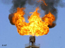 Gasförderturm auf dem Yaha Gasfeld in Xinjiang; Foto: AP