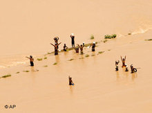 Flutkatastrophe in Pakistan; Foto: AP/Shakil Adil