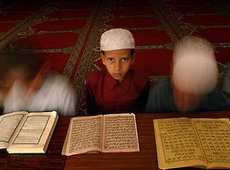 Junge in der Blauen Moschee in Kabul, Afghanistan; Foto: AP