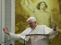 Papst Benedikt in seiner Sommer-Residenz, Castel Gandolfo, nach seiner Deutschland-Reise; Foto: AP 