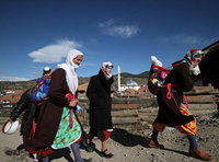 Pomakische Frauen mit Kindern; Foto: AP