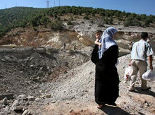 Zerstörte Straße im Bekaa-Tal; Foto: AP