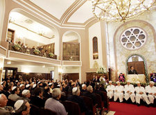 Eröffnungsfeier der bei einem Anschlag zerstörten Neve Schalom Synagoge in Istanbul; Foto: AP/Murad Sezer