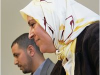 Seelsorgerin Jamila Taqbi und Imam Hassini der Omar-Moschee in Frankfurt/Main, Foto: dpa