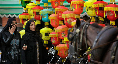 Reich dekorierte Straße während des Ramadan; Foto: AP