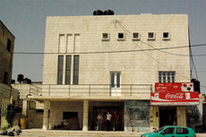 Fassade des Cinema Jenin; Foto: Maxi Leinkauf