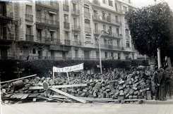 Straßenbarrikaden in Algier während des Unabhängigkeitskriegs 1960; Foto: &amp;copy Michel Marcheux/Wikipedia