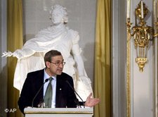 Orhan Pamuk hält eine Rede anlässlich der Verleihung des Literaturnobelpreises; Foto: AP