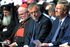 Kardinal Marx, Sant Egidio-founder Ricardi and President Wulff at the memorial of 9/11 during the international peace congress (photo:© Erzbistum München)