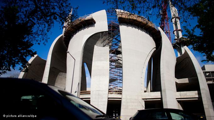 The construction of a large mosque in the Cologne district of Ehrenfeld triggered years of political and ideological debate on a national level. Public perception of the DITIB's central mosque has in the meantime undergone a transformation.