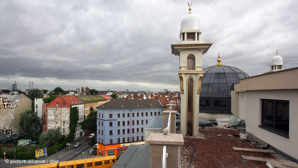 The Omar Mosque, also known as the Khattab Mosque in the Berlin district of Kreuzberg was built in 2008 by the ''Islamic Association for Charitable Projects''. It has four minarets. The prayer hall with its two-storey gallery can hold around 1,000 worship