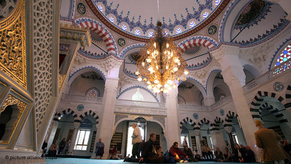 Two external flights of stairs lead into the magnificent main prayer hall at the Sehitlik Mosque on the Columbiadamm in Neukölln. It can accommodate around 1,000 worshippers.