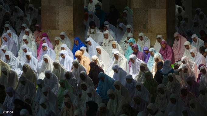 Women conducting ''Tarawih'' prayers at the Istiqlal Mosque in Jakarta. Tarawih prayers are extra prayers performed at night during Ramadan