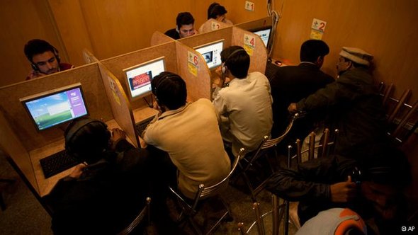 Internetcafé in Pakistan; Foto: B.K. Bangash/AP/dapd