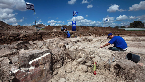 Ausgrabung einer jüdischen Synagoge aus der zweiten Tempelperiode (50 v. Chr. bis 100 n. Chr.) in Migdal am See Genezareth; Foto: David Silverman/Getty Images