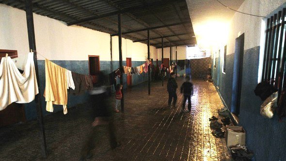 In Wadi Khaled, nahe der syrisch-libanesischen Grenze, wurde eine Schule in ein Flüchtlingsrefugium umgewandelt; Foto: Joseph Eid/AFP/Getty Images