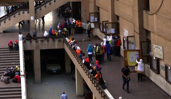 Studenten am Campus der Ain Shams; Foto: Fabian Schmidmeier