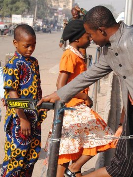 In Kano, many Christians have either Arms control before church service in Kano (photo: Katrin Gänsler)