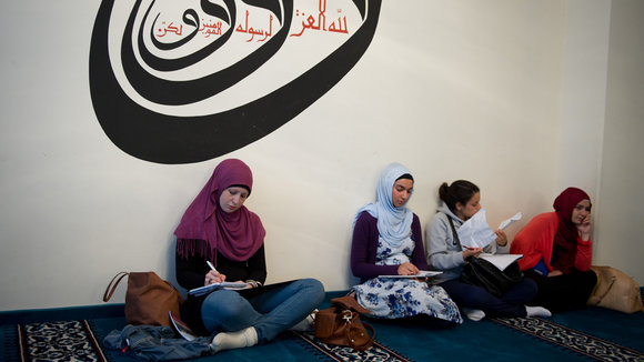 Muslimsiche Besucherinnen der Berliner Sehitlik-Moschee; Foto: dpa