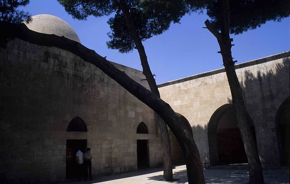 Moschee auf dem Areal der Zitadelle in Aleppo; Foto: Claudia Mende