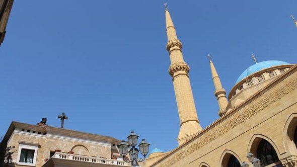 A church and a mosque side by side in Beirut (photo: DW)