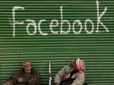 Facebook-Graffity auf einem Laden in Kairo; Foto: dpa