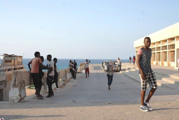 Jugendliche in einem Flüchtlingscamp bei Misrata; Foto: Valerie Stocker