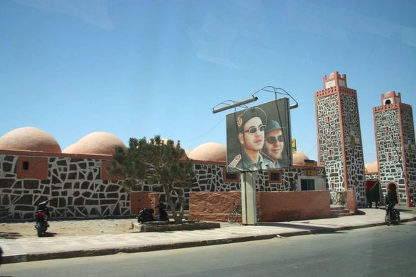 Royal Moroccan Army in Smara with a portrait of Morocco's King Mohammed VI in military gear (photo: Annett Hellwig)