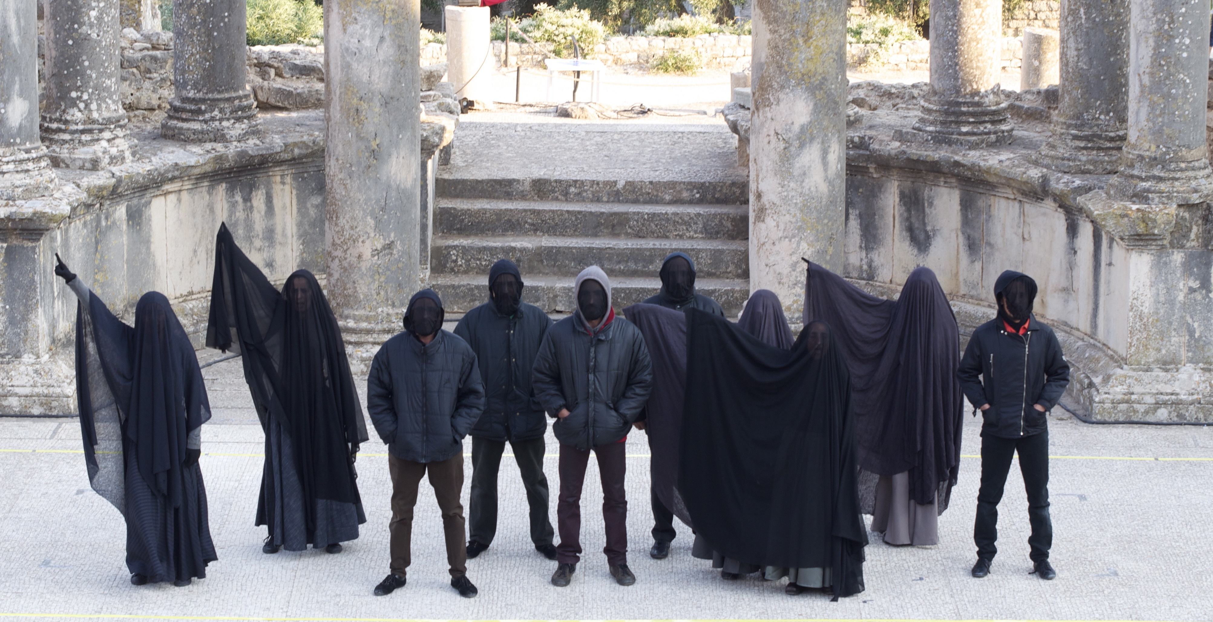 Aufführung von Fadhel Jaibis Theaterstück 'Tsunami' in Dougga; Foto: Sarah Mersch