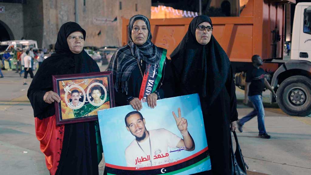 Mothers of the dead on Martyrs' Day (and on Martyrs Square). Names from left to right: Amina Mezdawi, Fatima Tayar und Wafia Qantri